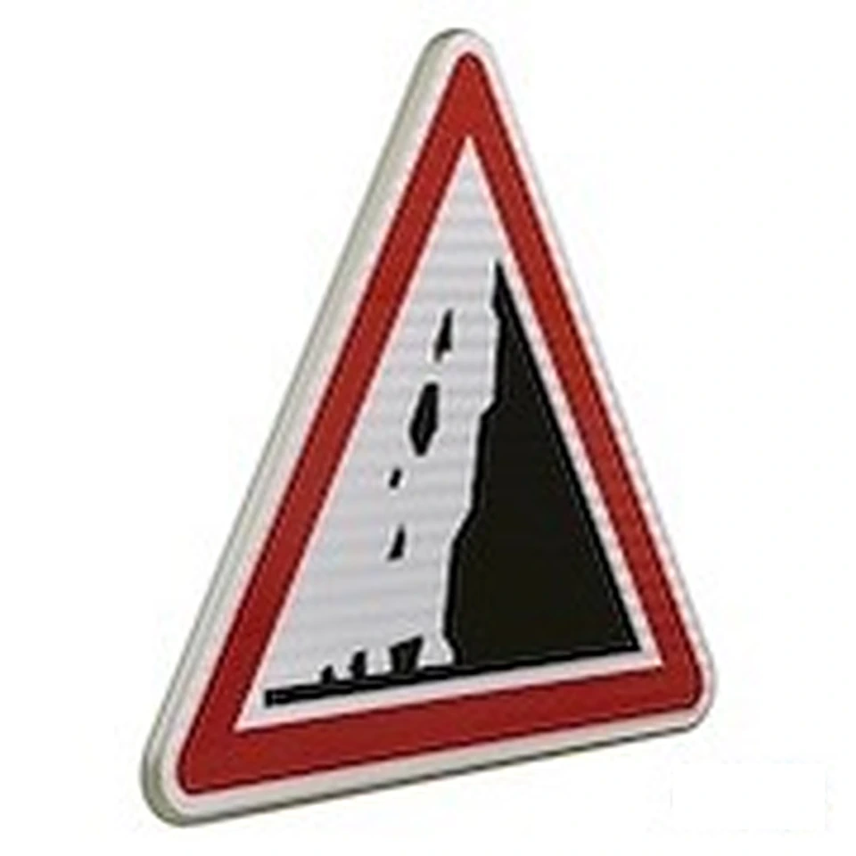 Panneau A19 — Risque de chute de pierres — réf. SR-A19